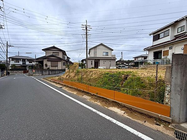 建築条件無し売地はハウスメーカーをご自身で選ぶことができるため、理想のお家が実現可能です。（2026年6月撮影）