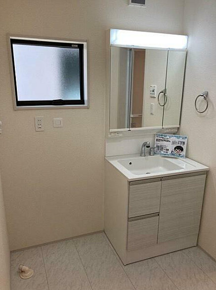 身だしなみもお洒落に演出でき、収納力もあり、実用性を兼ね備えた洗面台です。