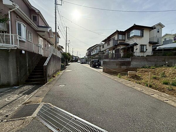 車通りも少なく、お子様とのお散歩も安心してできます！（2026年5月撮影）