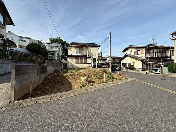 建築条件無し売地は住宅を建てる際に、施工会社を自分で選ぶことができるため自由度が高く、自分だけの注文住宅を建てることができます。（2026年5月撮影）