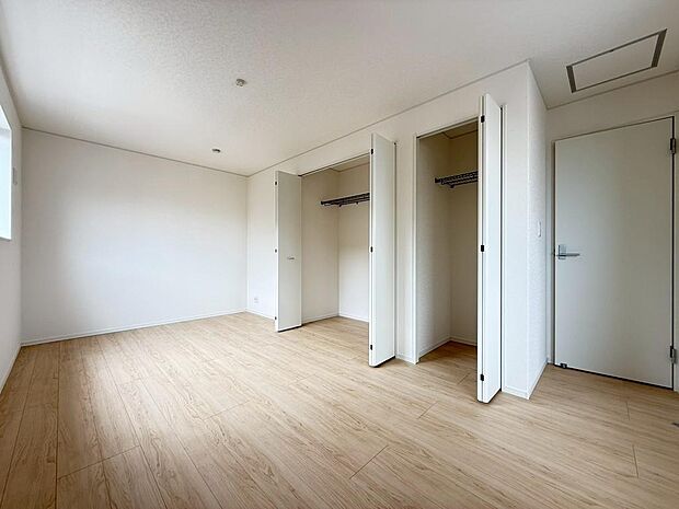 2面採光の明るい間取り♪各居室収納付きでお部屋もスッキリ広々♪家族との大切な思い出も沢山保管出来ます。(2026年7月撮影)