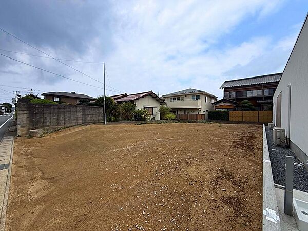 広々としたお土地はお庭や駐車場を広くとることができ、より理想のおうちを実現していただけやすいです。（2026年7月撮影）