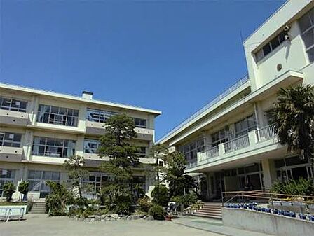 千葉市立稲毛小学校(約400m)
