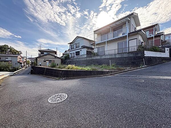 建築条件無し売地は住宅を建てる際に、施工会社を自分で選ぶことができるため自由度が高く、自分だけの注文住宅を建てることができます。（2026年9月撮影）