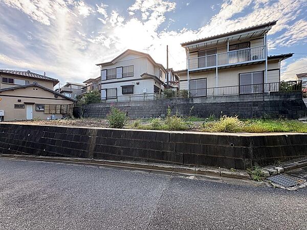 60坪超えのゆとりあるお土地は建築条件無しにつき、お好きなハウスメーカー様で理想の住まいを実現していただけます。（2026年9月撮影）