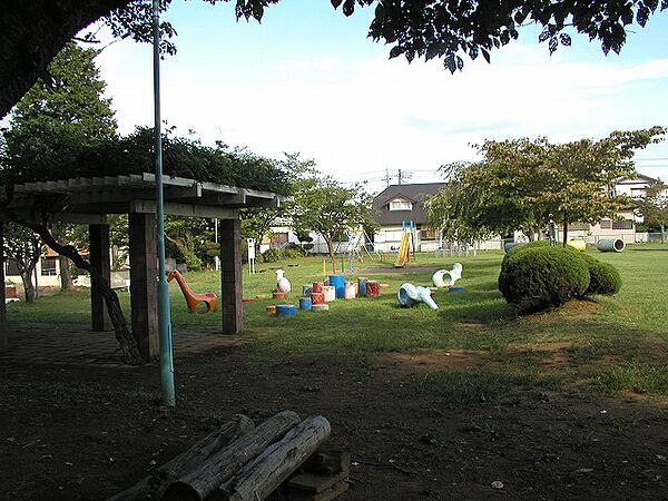グリーンタウン中央公園（約290m）