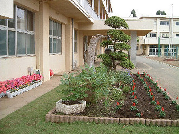 千葉市立誉田中学校（約900m）
