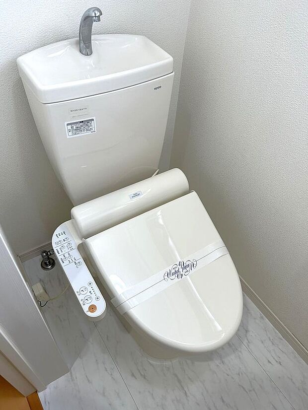 1階トイレ◆シンプルで無駄のないデザインでお掃除しやすさ◎　キレイがずっと続くトイレ。