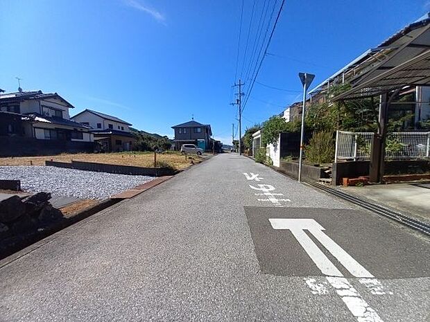 北側道路　東から西