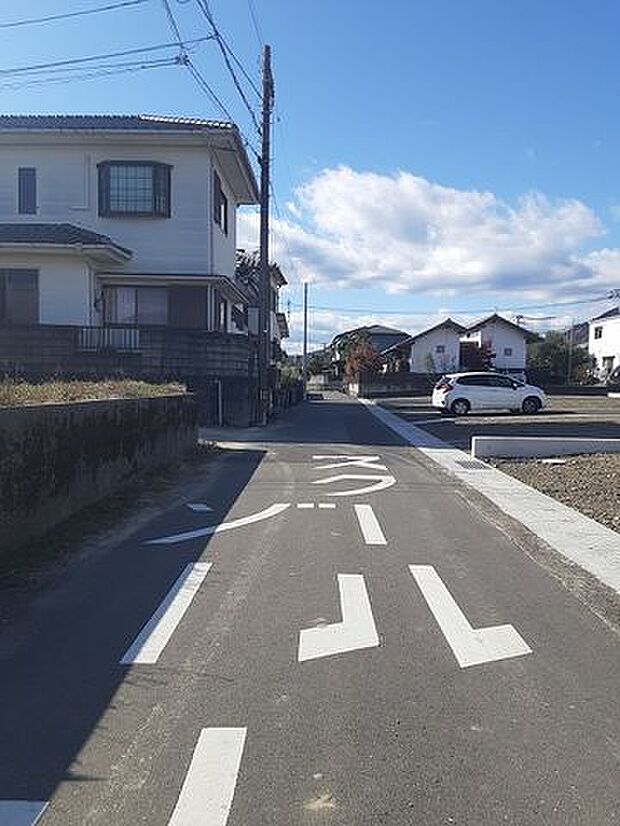 前面道路　東から西