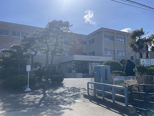 岩沼市立玉浦小学校(77m)