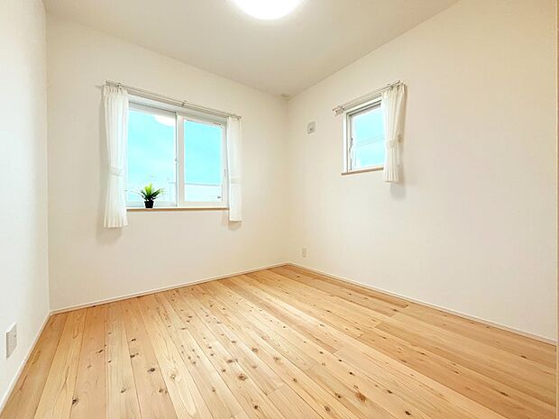 シンプルで使いやすい洋室◎寝室や子ども部屋、趣味の部屋などライフスタイルに合わせて活用できそうです☆