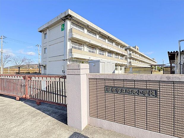 石巻市立開北小学校(916m)