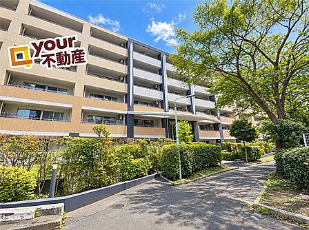 豊かな植栽が魅力の幸町のマンション。青空の下、新生活をスタートしませんか。