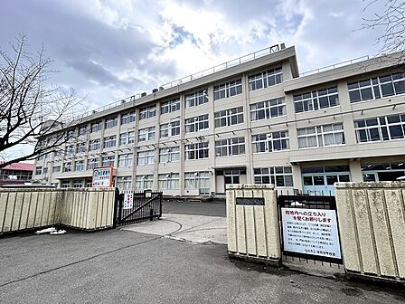 仙台市立幸町中学校(569m)