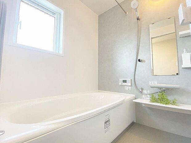 清潔感を感じるカラーリング♪浴室乾燥機付きで、天気や時間を気にせずに洗濯物を干せるのも◎（A棟ひらや）