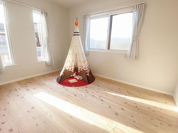 木の温もりを活かした内装は、思わず深呼吸したくなるようなすっきりとした空間♪（A棟ひらや）