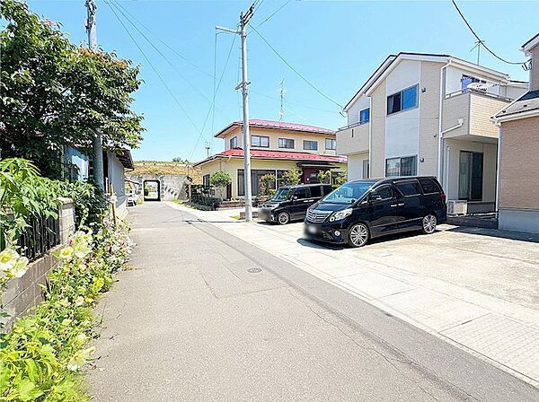車通りがそこまで多い場所ではないので、駐車をする際や、出かける際のストレス軽減♪