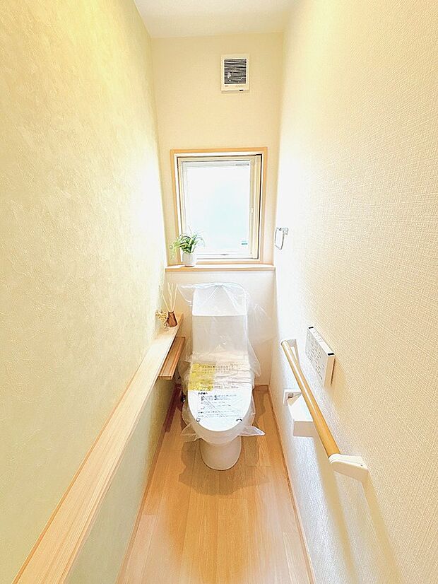 いつも清潔◎ウォシュレット機能を搭載したトイレ♪掃除がしやすいシンプルなデザインも魅力◎