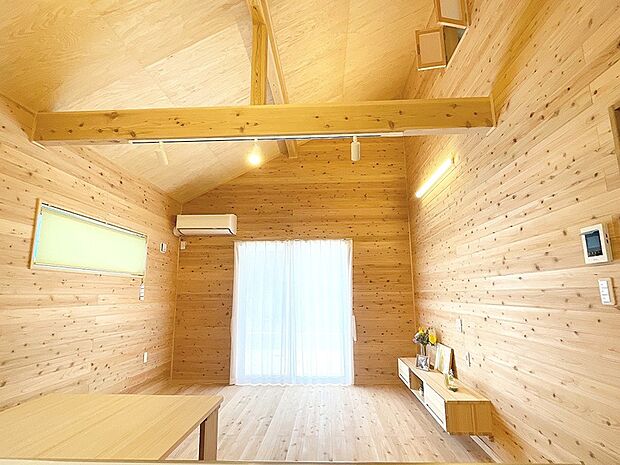 天井を高くし、圧迫感をなくしました♪