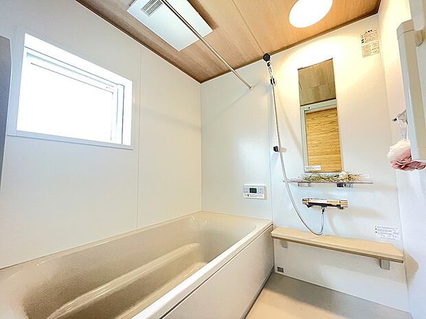 シンプルな浴室で、一日の疲れをとってリラックスタイム◎