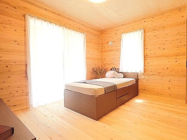 二面採光から差し込む朝日がスッキリと起こしてくれます♪