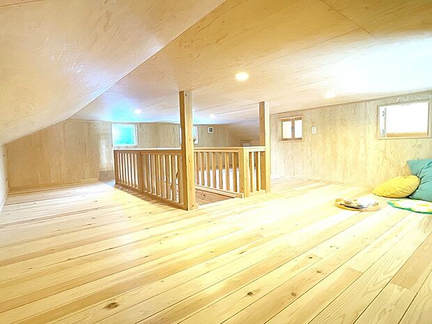 広々した屋根裏部屋は、お子様のお気に入りの場所に♪ホッと一息つける場所が平屋にも◎