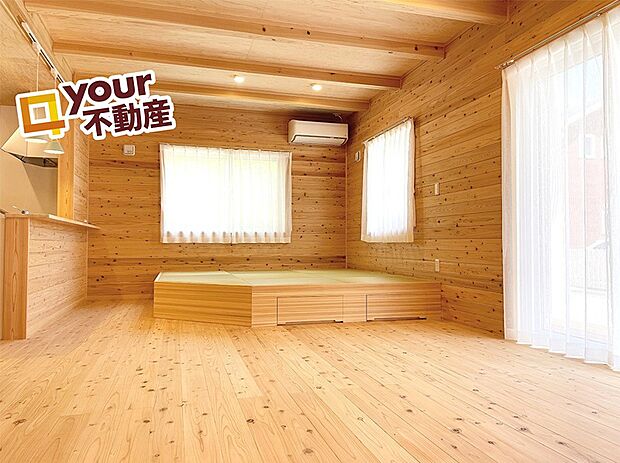 ホッと一息できる畳コーナー◎小上がりなので、お子様のお昼寝に最適☆