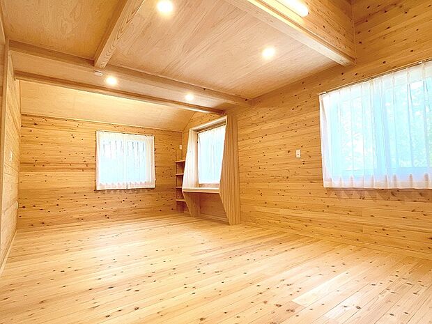 広々とした洋室。お子様が大きくなったら、壁を足すことも可能♪