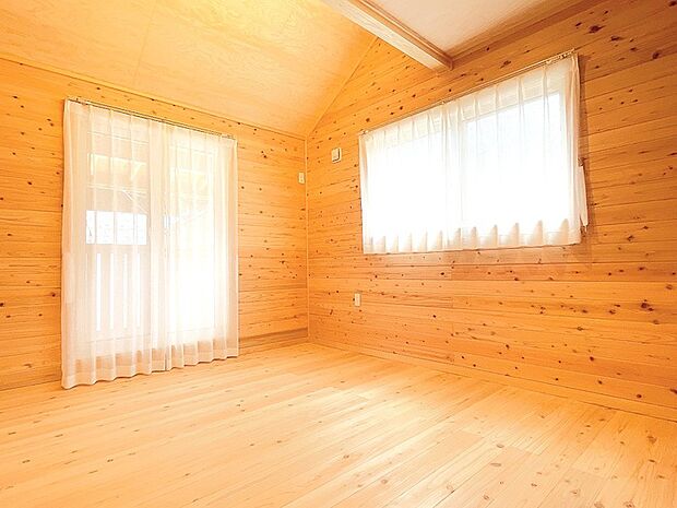 二面採光なので、陽の光が明るく家の中を照らしてくれます◎