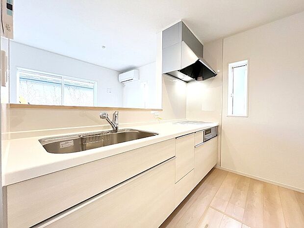 キッチン台、料理場のスペースが十分な広さで、収納も置ける♪