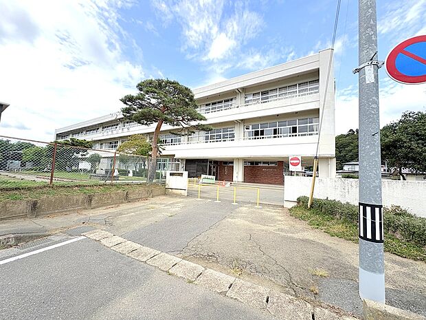 涌谷町立月将館小学校(200m)