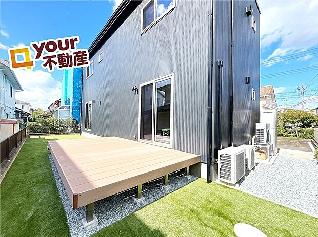 シックでスタイリッシュ♪植栽との相性も良いダークカラーをメインに使用した外観はひと際目を引く存在感♪