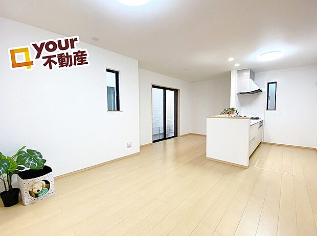 ナチュラルで清潔感のある室内。小窓も複数あり、採光と風通しも◎(A号棟)