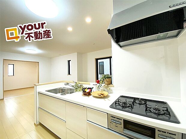 対面キッチンは手元を少し隠せる立ち上がりカウンター付き♪収納もたっぷりでママも喜ぶ広さ◎(A号棟)