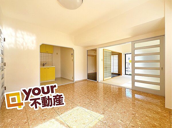 オシャレな床はデザイン性に優れている◎お客さんを呼んでも手っ取り早く掃除も可能♪
