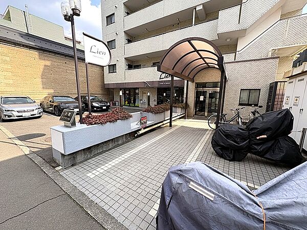 エントランスは段差もなく、どんな人もスムーズにお出かけ可能♪
