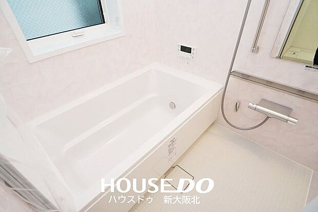 ■窓があるのでり明るい浴室です！■こもりがちな熱気もすぐに換気することができます◎