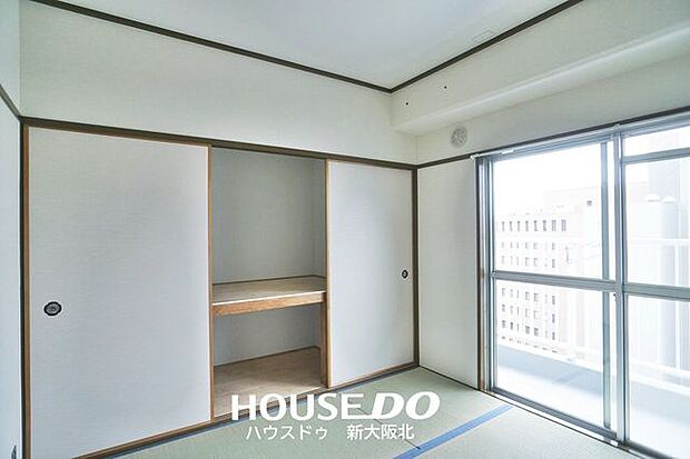 ■キッチン横4．5帖の和室です！■壁一面が大容量の押入があるのでとても収納力があります！