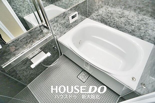 ■グレーを基調としたスタイリッシュな浴室です！■アクセントパネルはお洒落なだけでなく汚れが目立ちにくいというメリットがあります！