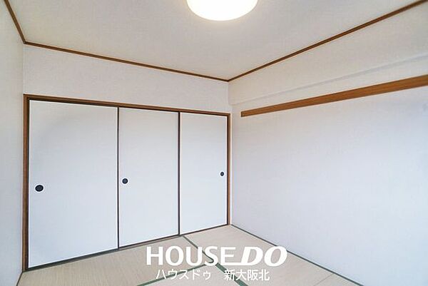 ■6帖和室■畳はお部屋の湿度を調節する効果があるので、夏は涼しく、冬は暖かく過ごすことができますよ！