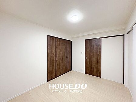 ■キッチン横6帖洋室■引き戸はドアに比べてデッドスペースができにくく、空間を無駄なく使うことができます！■家具のレイアウトもしやすいですよ！