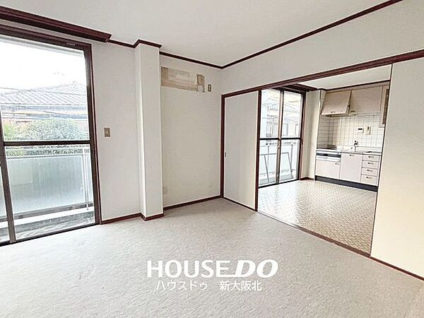 ■隣接するお部屋との間には段差がないため、つまずく心配がなくお子さまはもちろん、いくつになっても安心してお住まいいただけます！