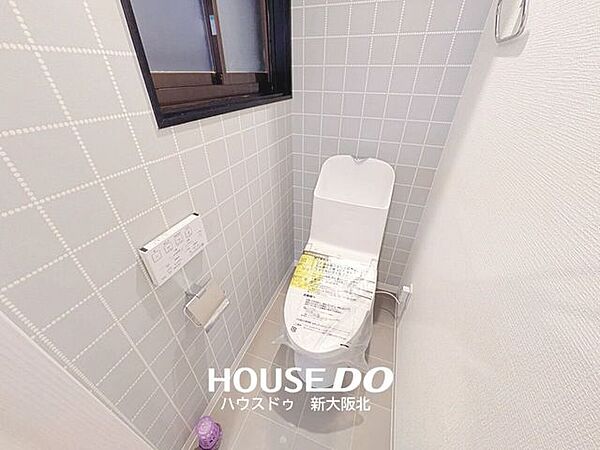 ■年中いつでも快適にご使用いただける温水便座付きトイレ！■壁掛けリモコンがついているので操作もスムーズです！