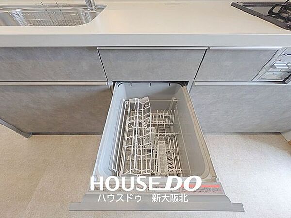 ■スライド式で食器の出し入れがしやすい食器洗浄乾燥機付き！■高温洗浄で水では落ちにくい頑固な油汚れもスッキリ！
