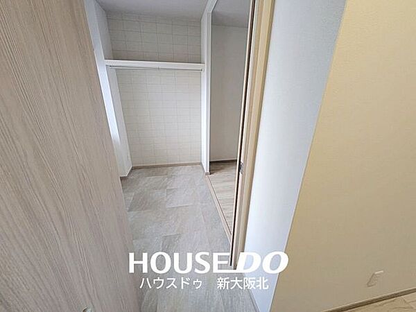 ■玄関入って左側の洋室はシューズインクローゼットとつながっております！■玄関からすぐ入れるため、とても使い勝手も◎■年頃のお子様の部屋にもおススメです♪