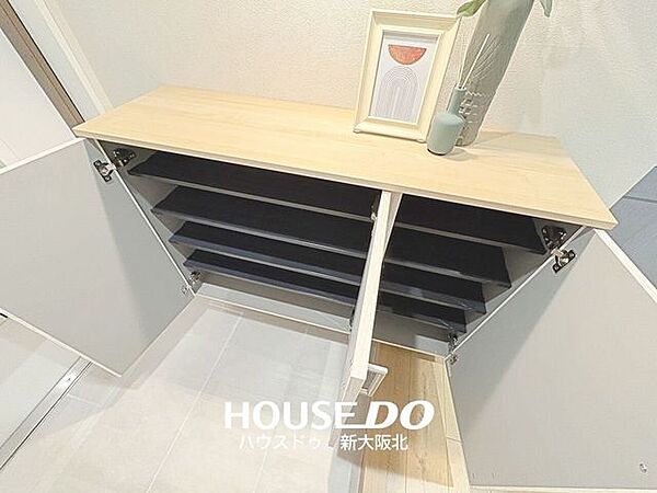■増えがちな靴もたっぷり収納していただけます！■段の高さ調節が出来るのでヒールや高さのある靴も収納可能です！