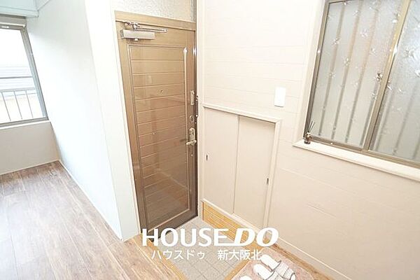 ■洋室に面した開放的な玄関！■ご家族が必ず通る空間になるので、自然とご家族のコミュニケーションが増えそうですね！