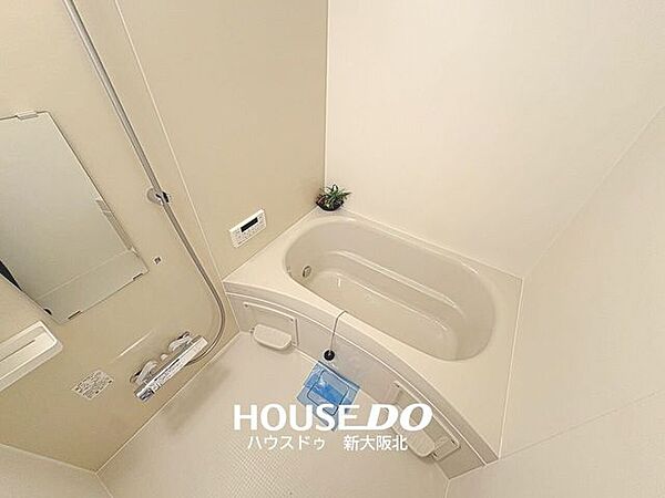 ■寒い冬でも安心の追い炊き機能付き！■冷めてしまったお風呂もボタン一つでカンタンにポカポカのお風呂へ！