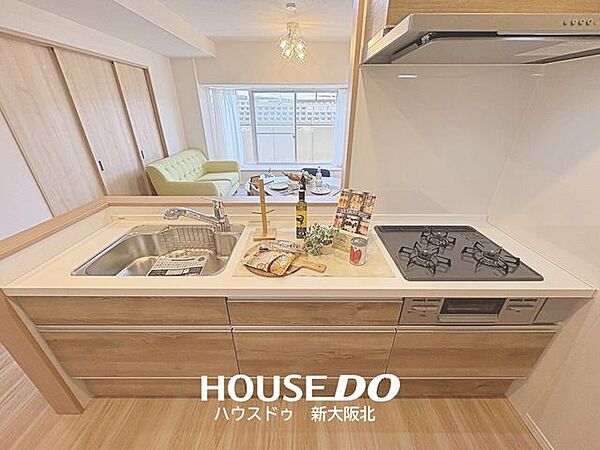 ■ご家族との会話が楽しめる対面式のシステムキッチン！■料理をしながらテレビを見たり、お子さまの様子を見守ることもできますよ！■毎日のお料理が楽しくなりそうですね！